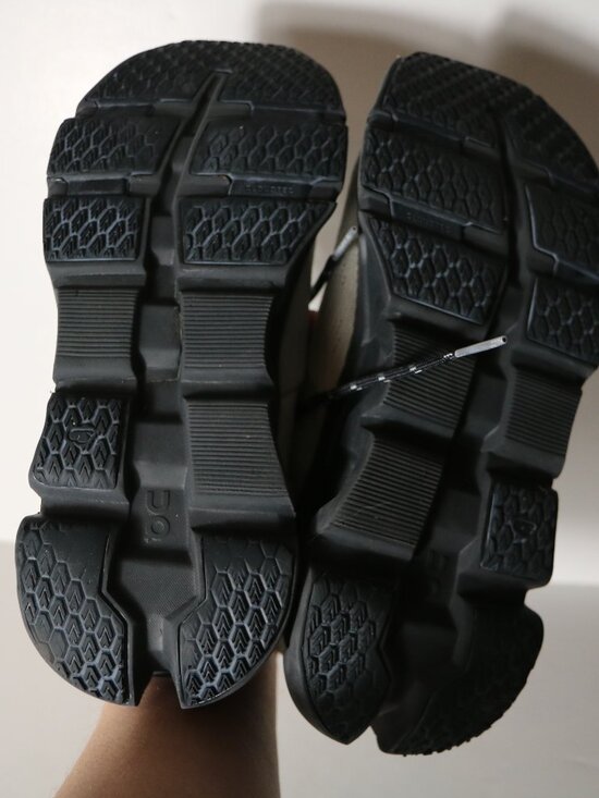 Athletic_Shoes